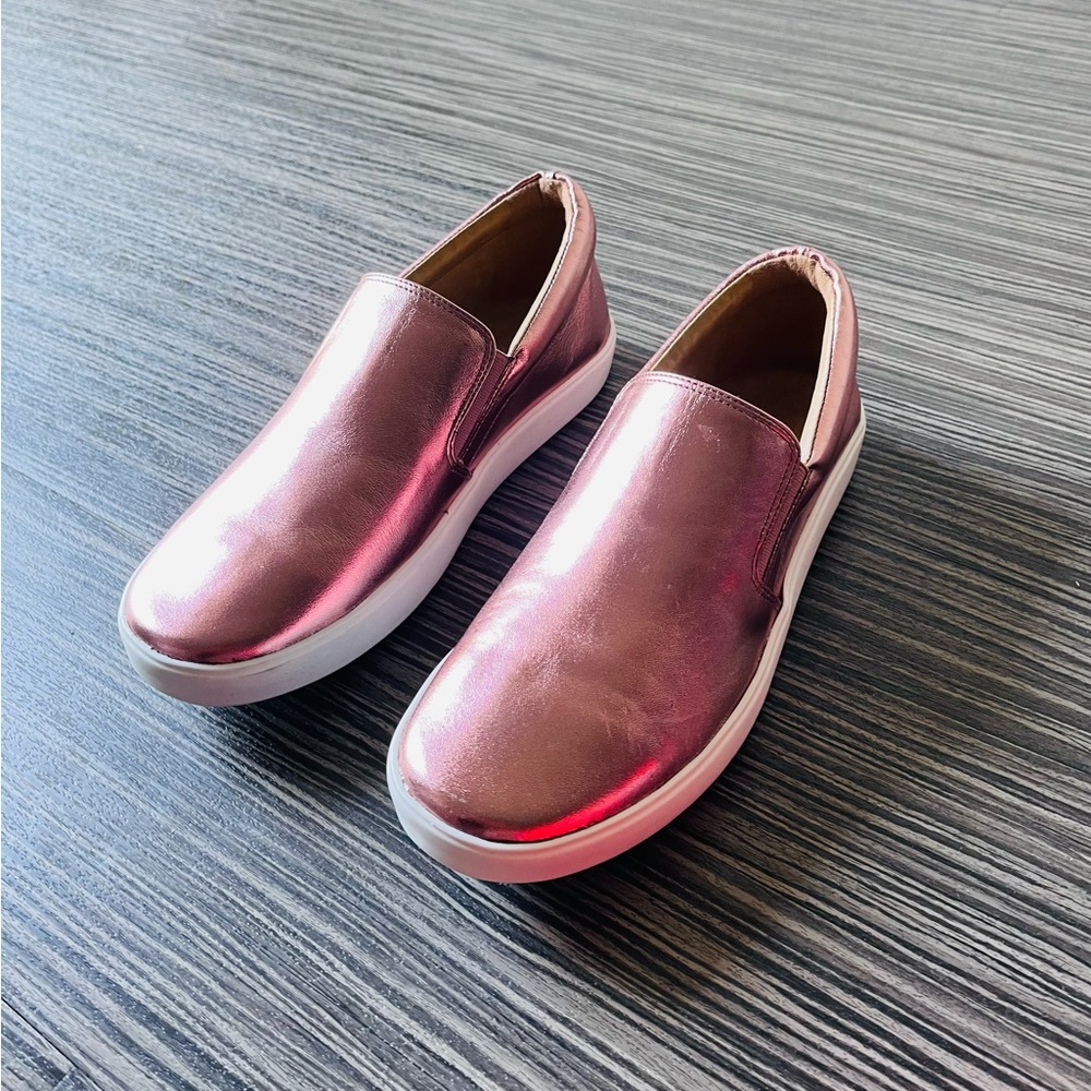 Carrano Haven Slip on in Metallic Gauva